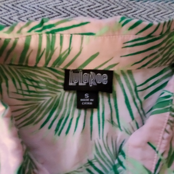 LuLaRoe Top Size Small - Picture 2 of 4